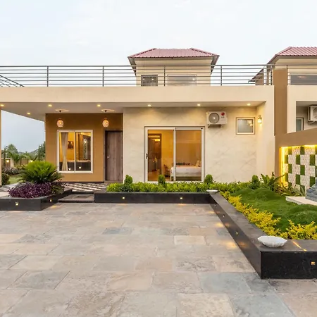 Elivaas 2 Bhk Pet Friendly Villa With Pvt Pool - Heaven In Hill Udaipur Exterior photo