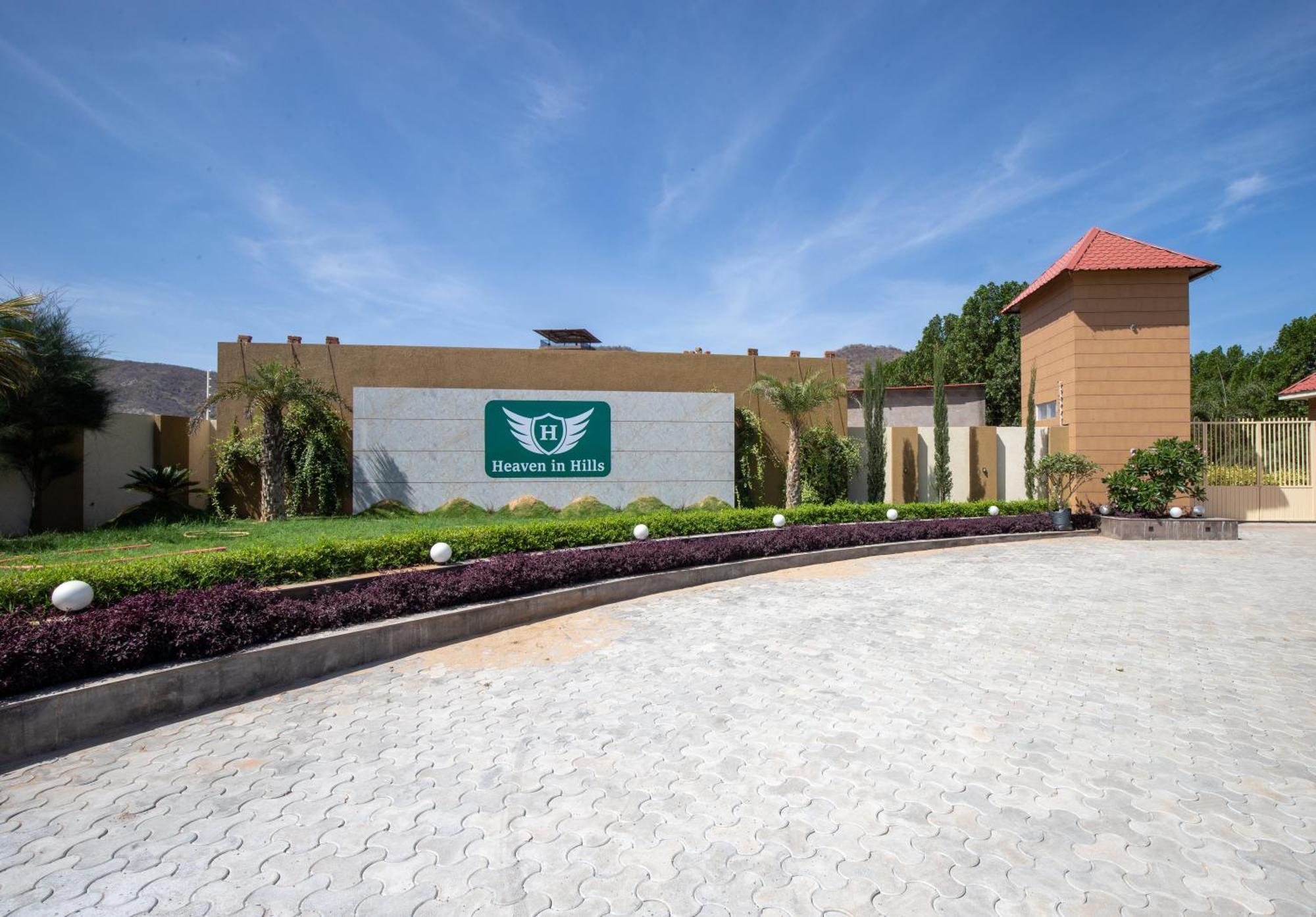 Elivaas 2 Bhk Pet Friendly With Pvt Pool - Heaven In Hill Villa